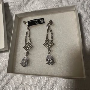 Banana republic dangling earrings